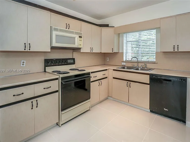 1722 Wiley St #1722 — Photo 1