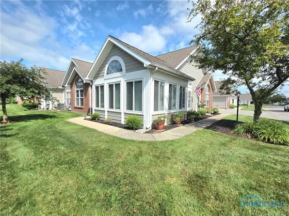 7751 Greenville Xing #9, Waterville, OH 43566