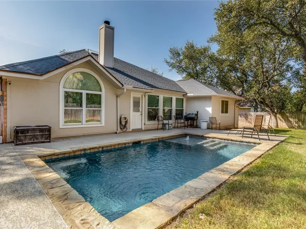 1902 Overland Dr, Leander, TX 78641