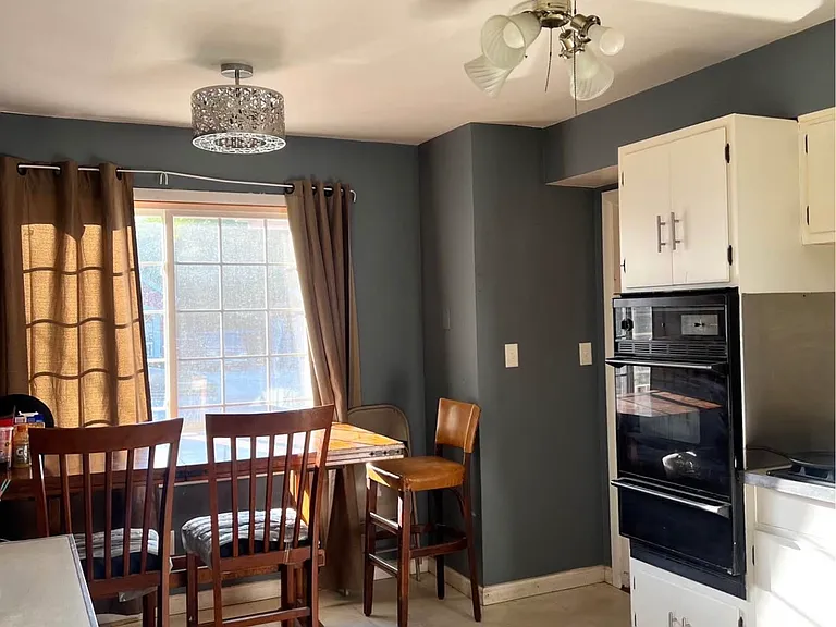 511 Royal Ave — Photo 2