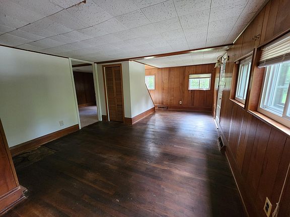 2nd image of 286 W Grace St