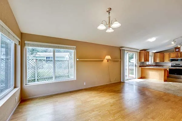2194 Victoria Ave — Photo 9