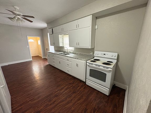 3rd image of 808 S Greenlawn Ave