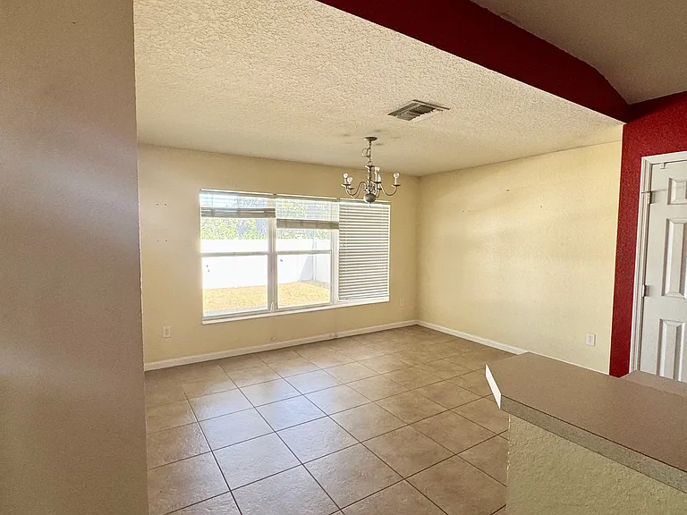 5681 SW 39th St — Photo 5