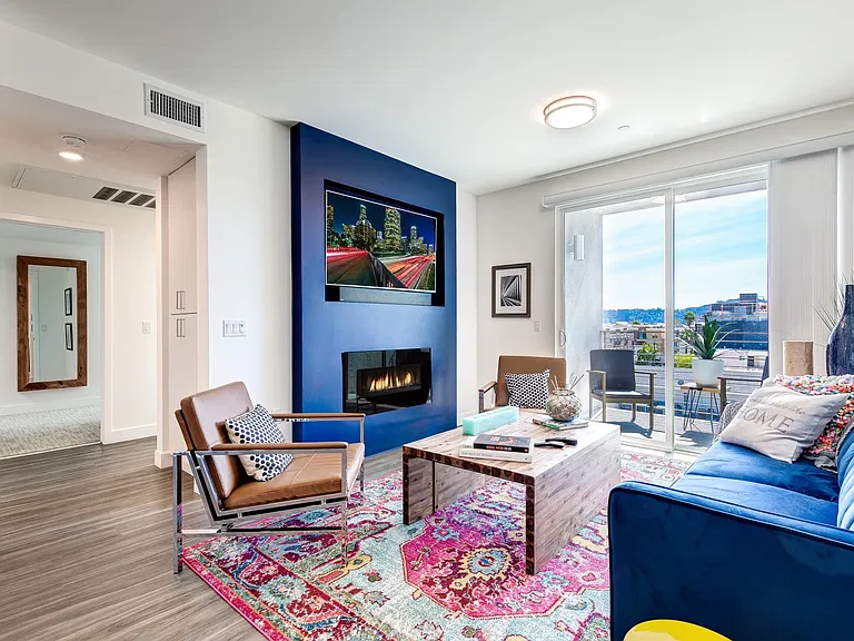 NOHO 55 Luxury Living — Photo 19