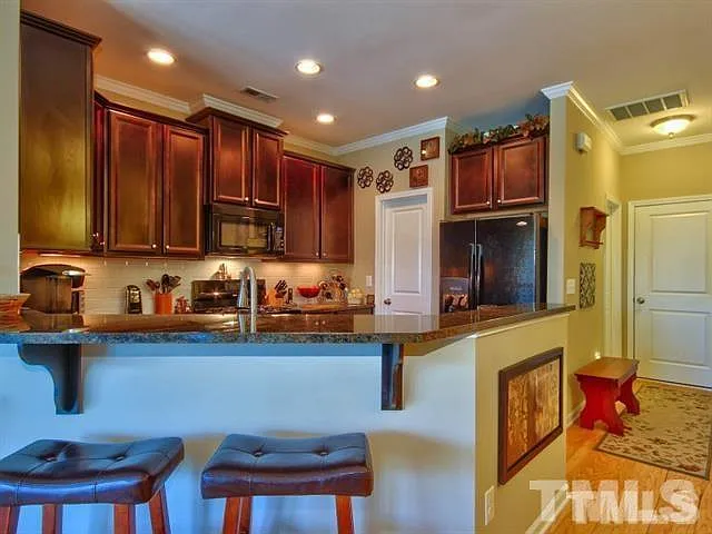 1528 Alemany St — Photo 6
