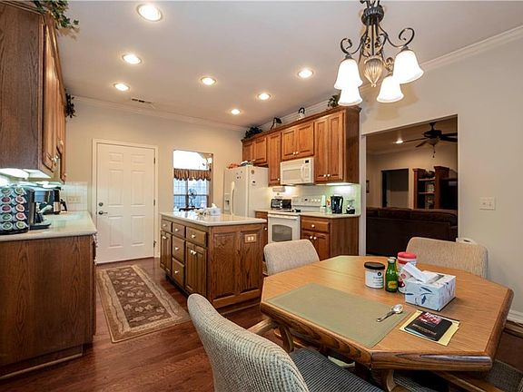 3rd image of 8 Aylesford Ln
