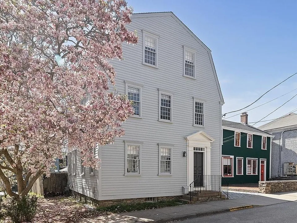 31 Thames St