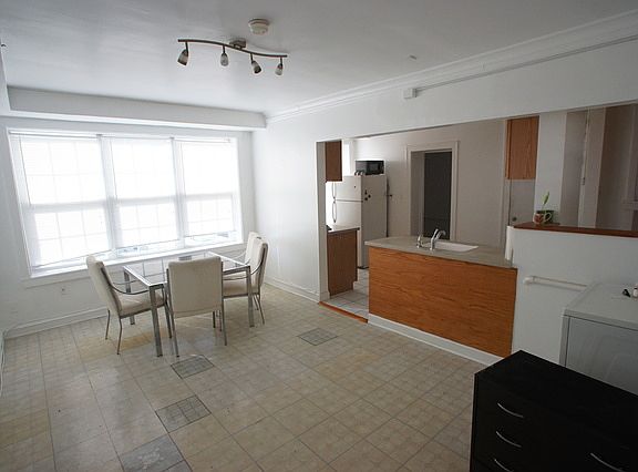 3rd image of 3238 W Bryn Mawr Ave #3