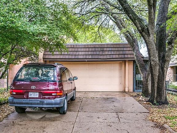 2nd image of 2107 Fleur De Lis Ct