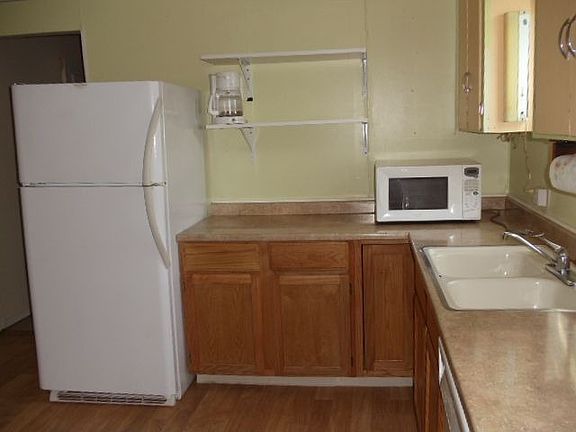 Refrigerator Stays