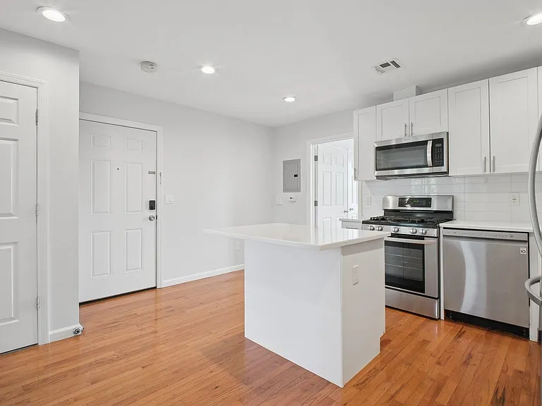240.5 South St #4 — Photo 3