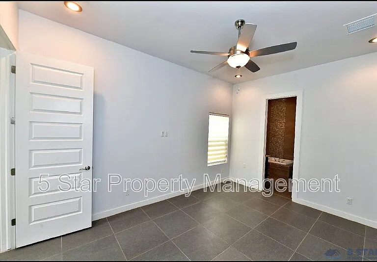 5973 Cartagena Cir — Photo 25