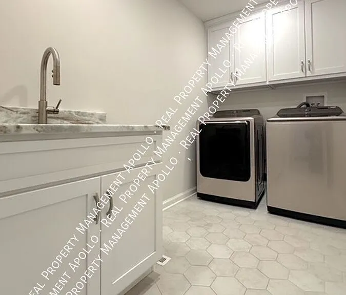 141 Victoria Ln — Photo 7