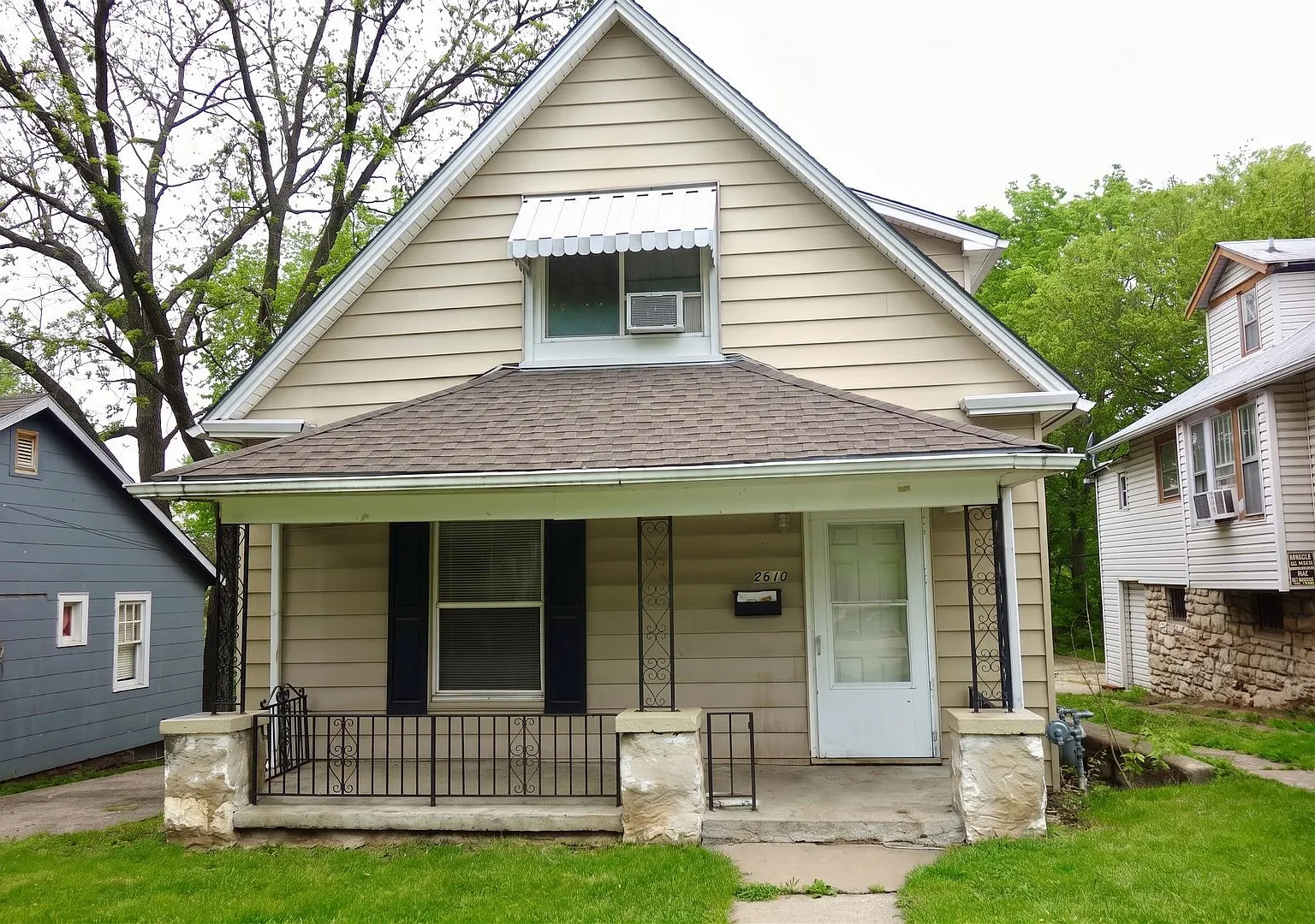 Cozy 2-Bedroom Home For Rent! — Photo 1