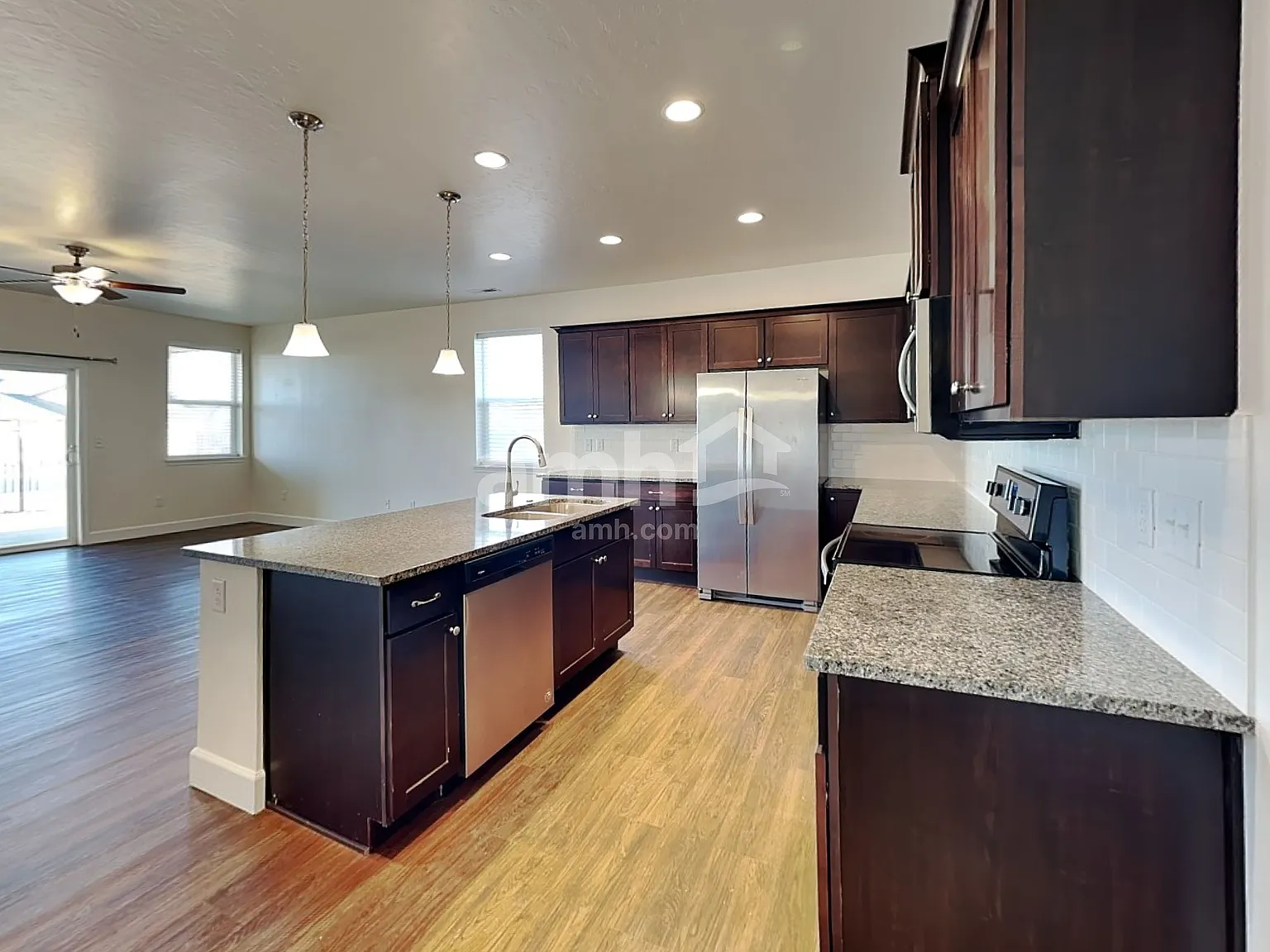 3 bed, 2.0 bath, 1610 sqft, $2,695 — Photo 3