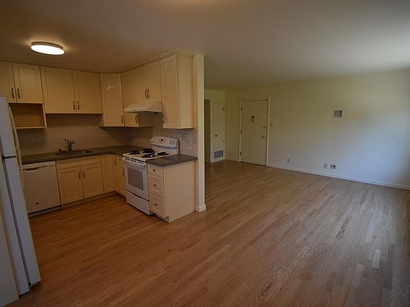 5th image of 1307 Palos Verdes Dr APT 1