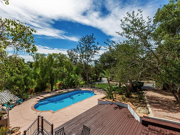 4th image of 1152 Loma Vista Way