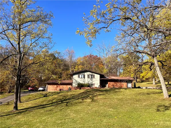 306 Black Walnut Dr, Greensburg, PA 15601
