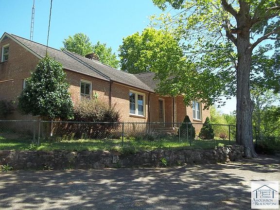2nd image of 1036 Log Manor Rd
