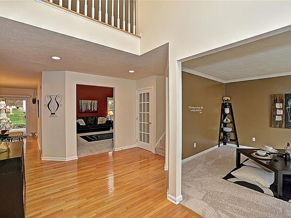 3rd image of 1060 S Lake Dr