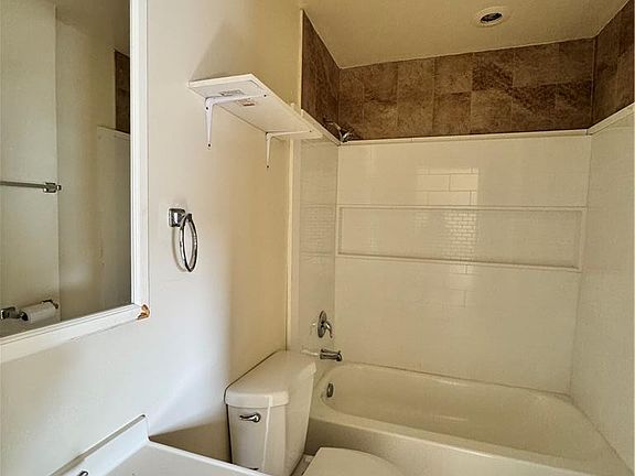5th image of 1039 Mechanic St #9