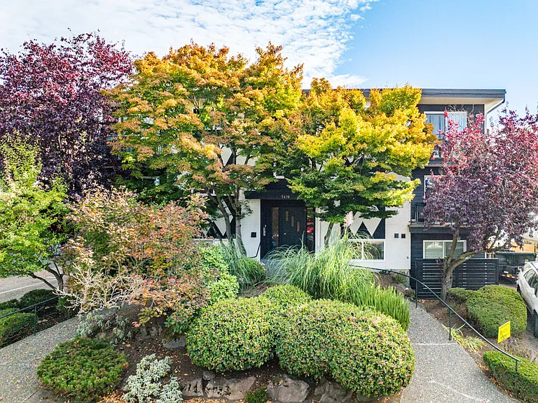 Welcome to a prime West Seattle community designed for convenient and comfortable living — Photo 7