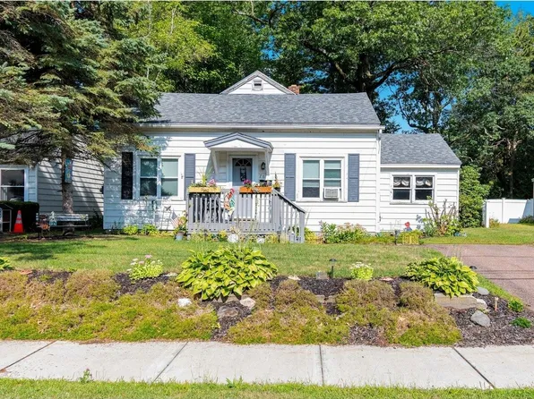 76 Woodbury Road, Burlington, VT 05408