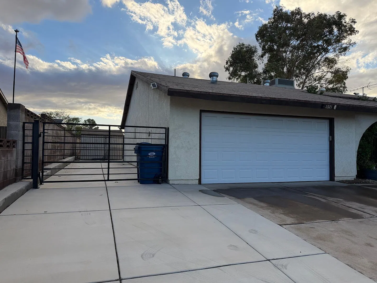 Boulder City with RV Parking! — Photo 2