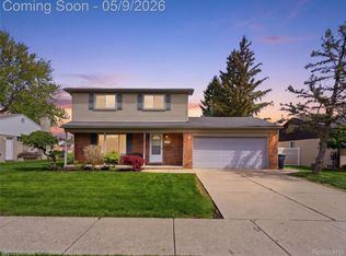 29526 Lyndon St, Livonia, MI 48154