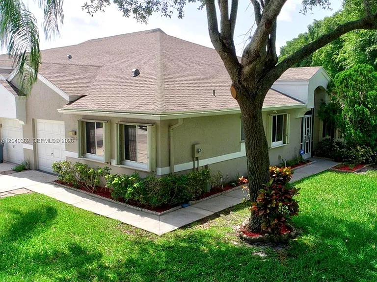 9238 Vineland Ct #G — Photo 2