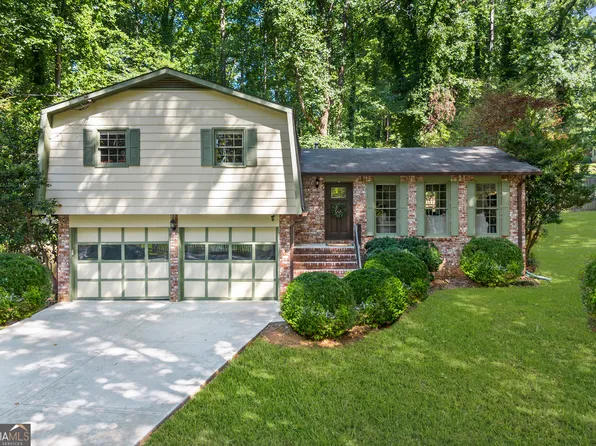 4883 Rock Haven Dr SW, Lilburn, GA 30047