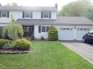 26 Beacon Hill Dr, East Brunswick, NJ 08816