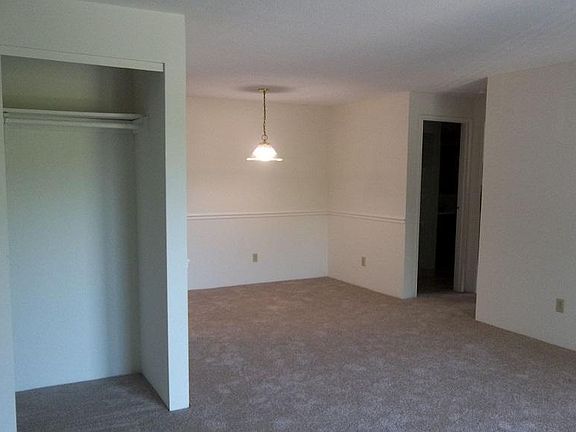 One bedroom dining room area