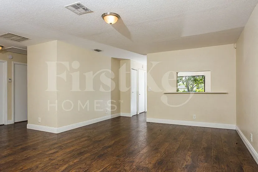 3 bed, 2.0 bath, 1407 sqft, $2,770 — Photo 4