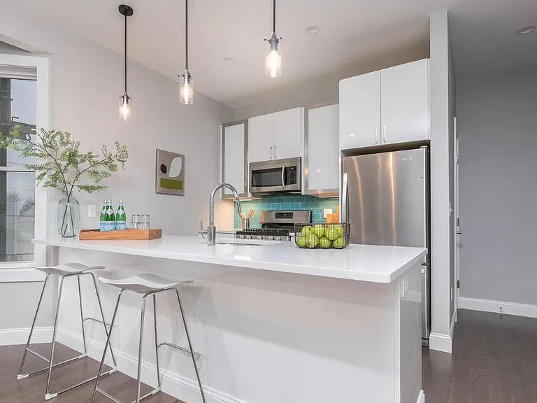 31 E Oxford St #2 — Photo 4