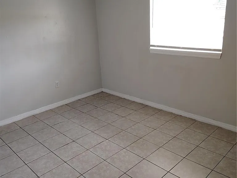 2709 Jackson St — Photo 7