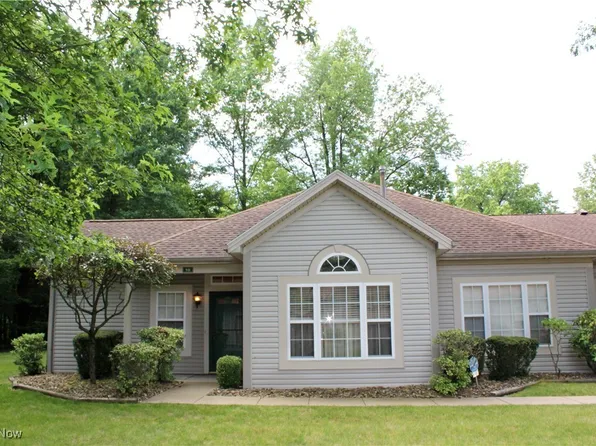 9 Hunters Woods Blvd #B, Canfield, OH 44406
