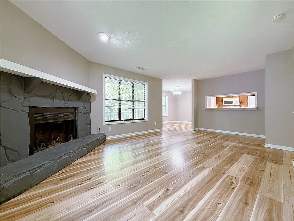 2 bed, 2.0 bath, 1320 sqft, $1,300 — Photo 3