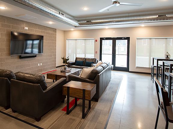 5th image of 1400 SE Bishop Dr #2B-2Ba-941Sqft