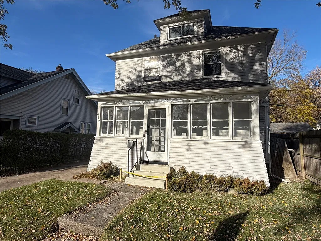 3 bed, 1.5 bath, 1247 sqft, $2,200 — Photo 2