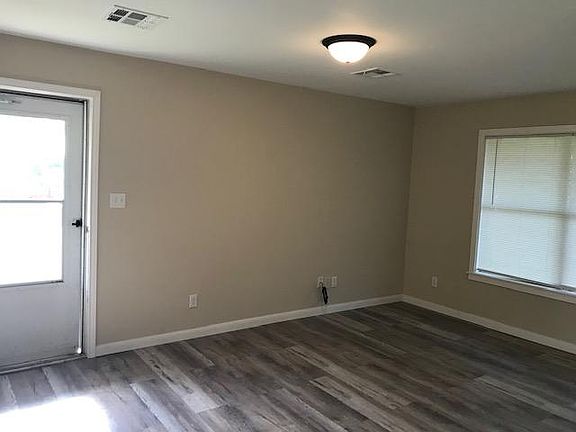 5th image of 2219 Ellis Dr