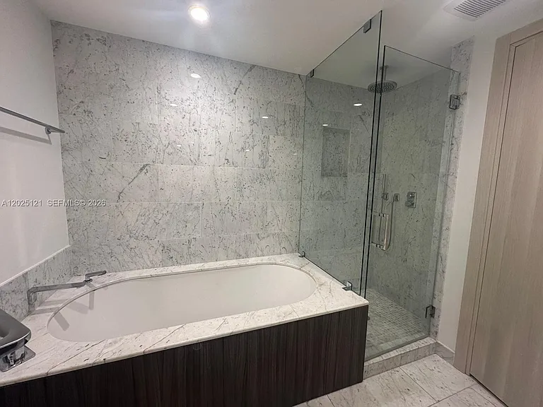 1000 Brickell Plz #4503 — Photo 25