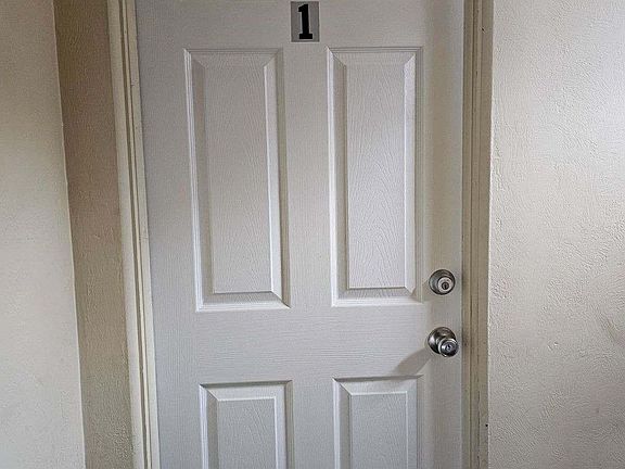 Foyer/Apt Door