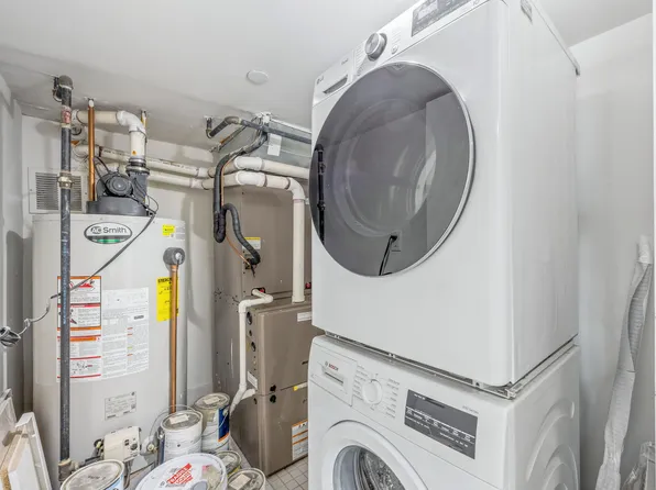 282 Nassau Avenue image 13 of 15