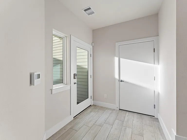 4904 Noble St — Photo 23