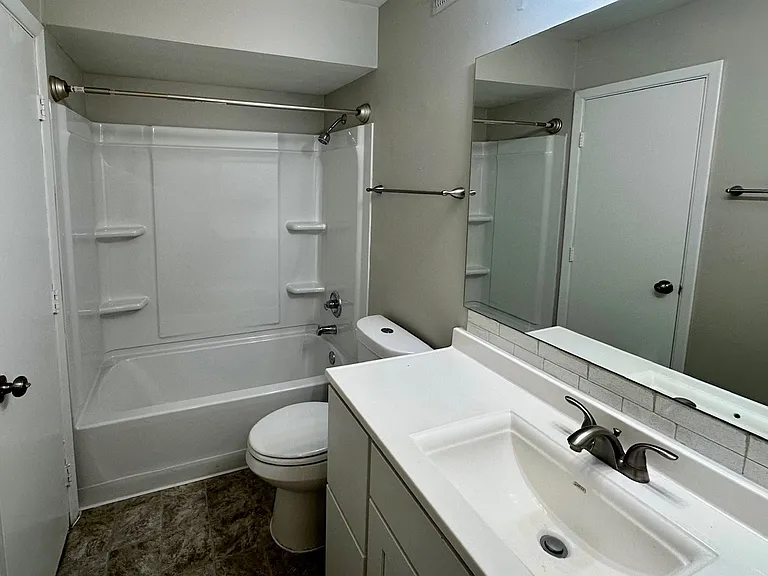 9000 Westfield Apartments — Photo 19
