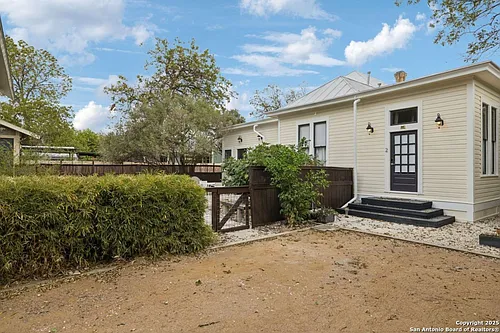 227 Claudia St #2 Photo 1