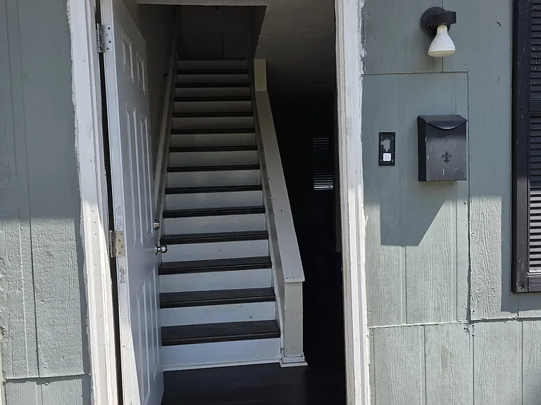 198 Washington St — Photo 4