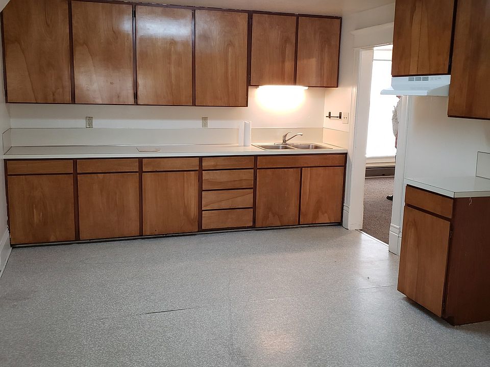 2nd image of 605 S 2nd St